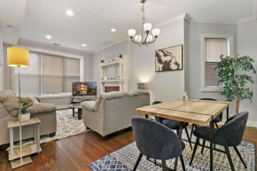 Live the Dream in Wrigleyville's 3BR Gem